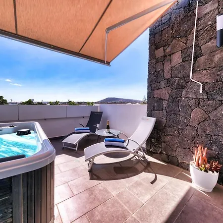 Coral Bay Luxury Duplex Holiday home *